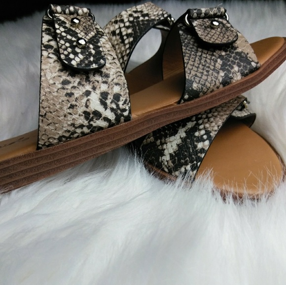 Snake Print Comfy Adjustable Band Sandals - Picture 5 of 6